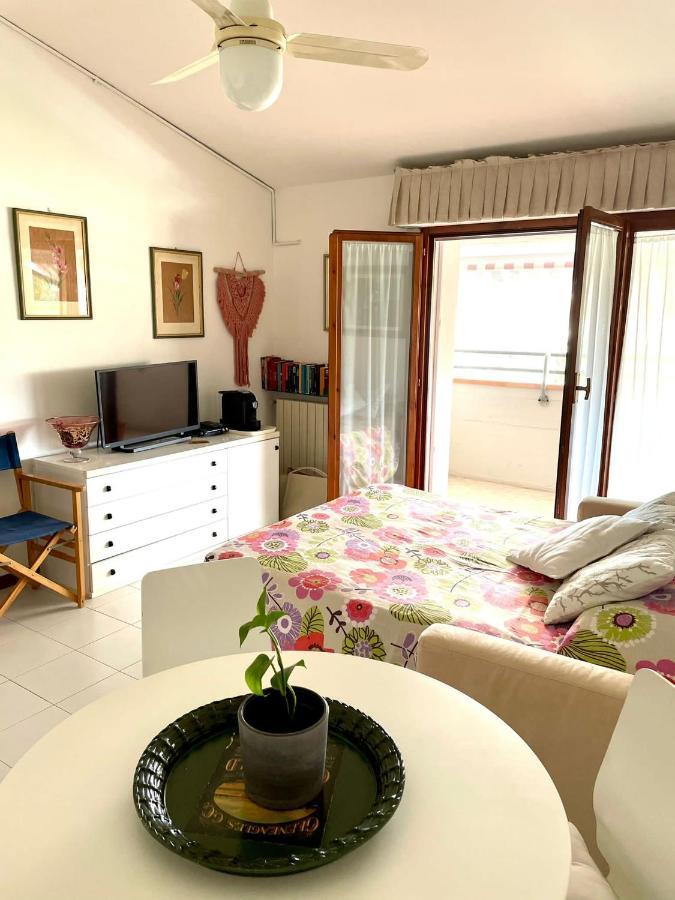 Giulia'S Apartment Viareggio Buitenkant foto